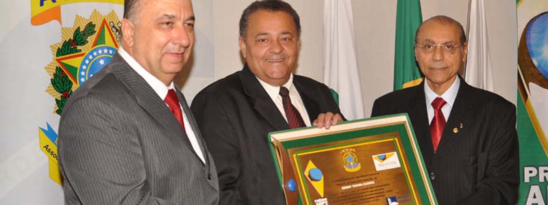 No Senado Federal, Ediney recebe prêmio como um dos 100 melhores Prefeitos do Brasil