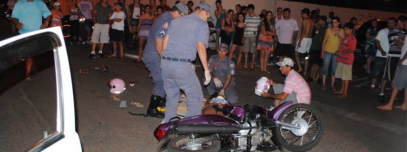 Acidente no centro da cidade deixa duas jovens feridas