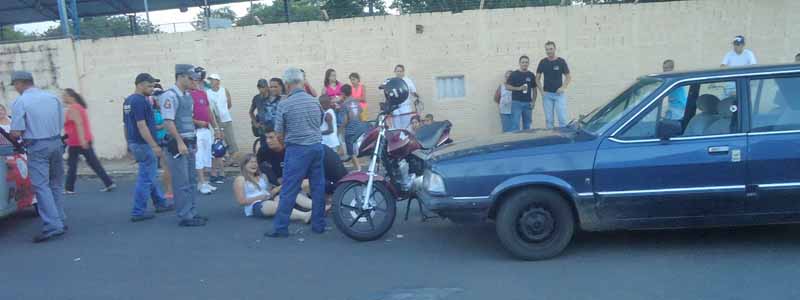 Veículo não obedece placa de sinalização e colide contra Princesa da Expo Paraguaçu