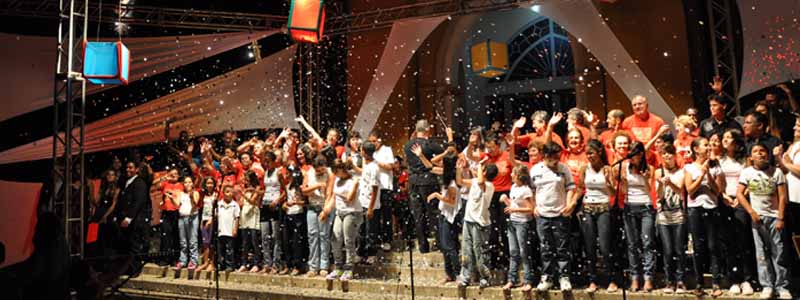 Programação EnCantos de Natal encerra nesta sexta-feira com Cantata na escadaria da Matriz