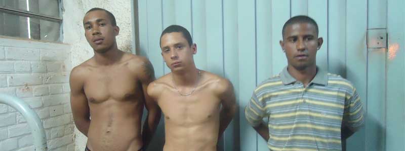 Força Tática prende jovens em bar com porções de cocaína