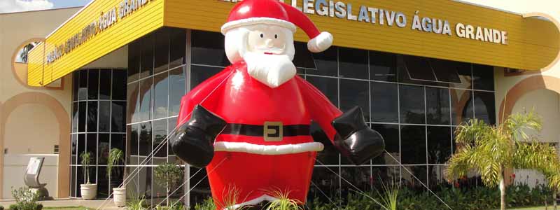 Com a colaboração de empresários, Câmara Municipal adquire Papai Noel de 6 metros