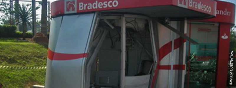 Criminosos explodem caixa eletrônico de supermercado em Assis