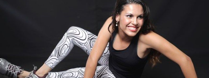 Em forma para curtir o verão, Caroline Mendonça posa para sessão fotográfica