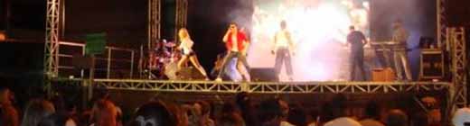 Banda Metrô agita final de ano na Avenida de Quatá