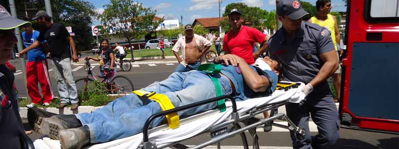 Veículo colide contra moto e foge do local sem prestar socorro à vítima