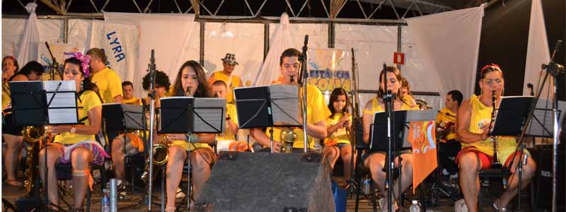 A alegria tomou conta do primeiro dia de carnaval na Estância