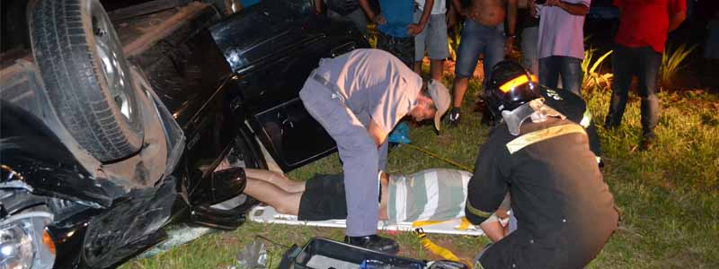 Grave acidente na rodovia deixa motorista preso às ferragens