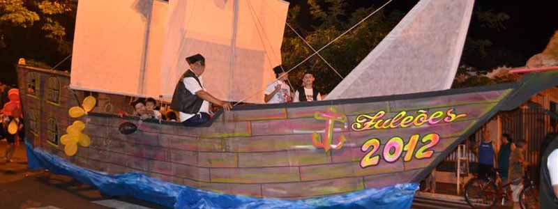 Corso, marchinhas, baile e muita diversão continuaram na segunda-feira de Carnaval