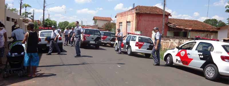 Após prisão de jovem, policial é agredido fisicamente por sete pessoas