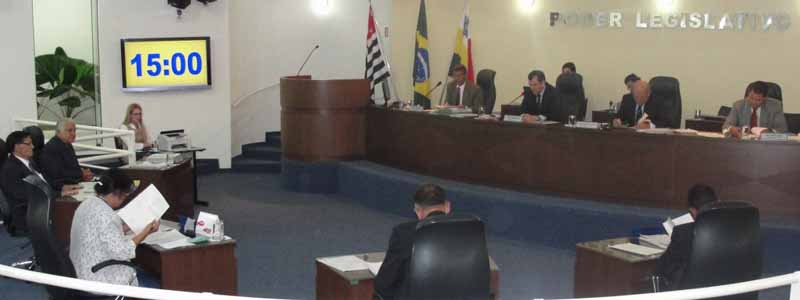 Câmara aprova projeto que estabelece nova jornada de trabalho aos médicos