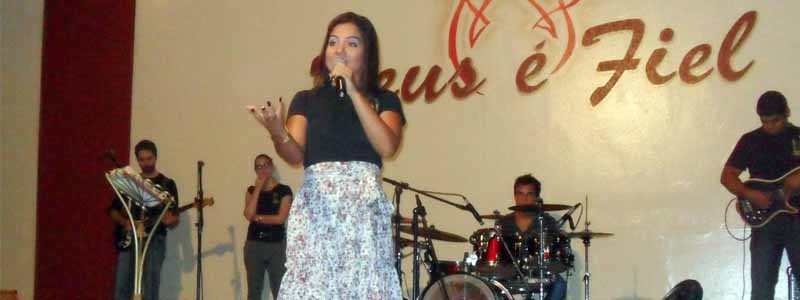 Gabriela Rocha participa das comemorações da El Shadday; programação vai até o dia 14