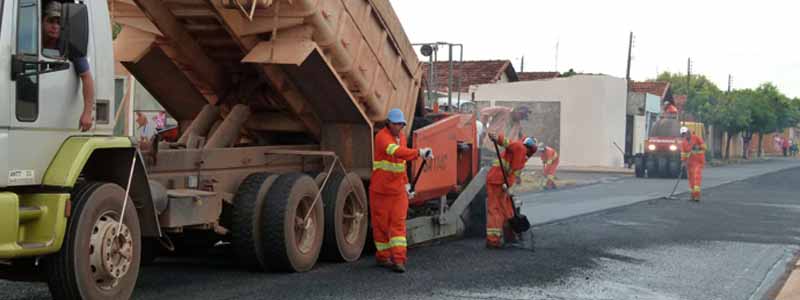 Prefeitura efetua recape de ruas em Paraguaçu