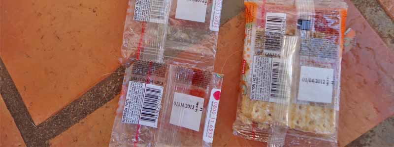Bolachas vencidas são encontradas na merenda da escola Cene