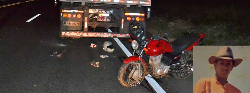 Paraguaçuense de 22 anos morre após colidir contra traseira de caminhão