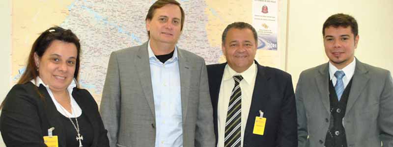 Prefeito solicita passagem em desnível para novo conjunto habitacional e pavimentação de estrada