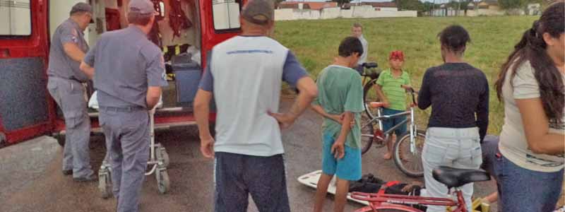 Jovens ficam feridos após sofrerem acidente com bicicleta