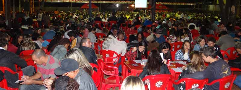 Show de Prêmios de Santa Rita leva multidão à escola Vail; programação continua