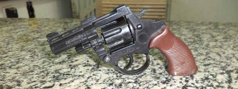 Suspeito de roubar mototaxistas é detido com arma de brinquedo
