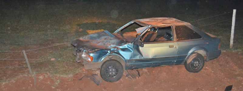 Motorista desvia de pedestre e capota veículo na Rua Sete de Setembro