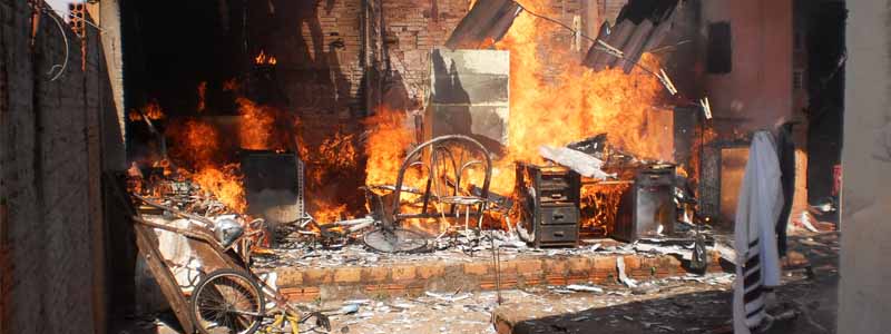 Imóvel é destruído por incêndio no Aldo Paes Leme