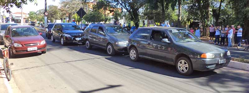 Engavetamento envolvendo quatro veículos é registro em frente ao Fórum