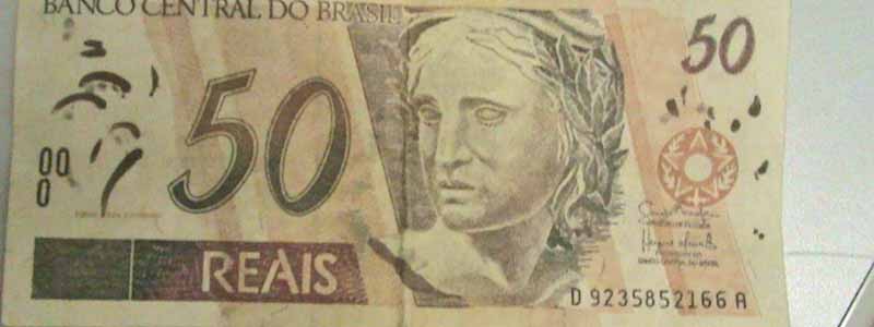 Posto de combustível recebe nota falsa de R$ 50 e envolvidos vão parar na delegacia