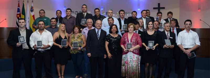 Em Sessão Solene, Câmara homenageia 27 empresários do município