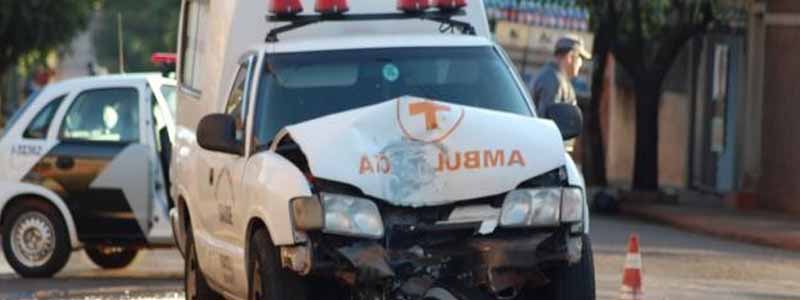 Mulher que acompanhava paciente em ambulância morre após acidente em Palmital