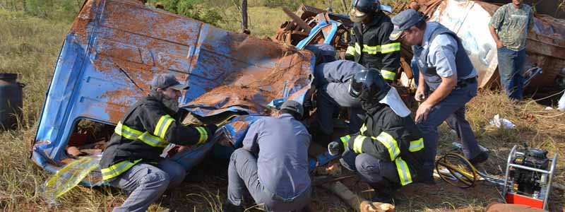 Caminhão fica destruído e motorista morre em acidente na rodovia Assis/Lutécia