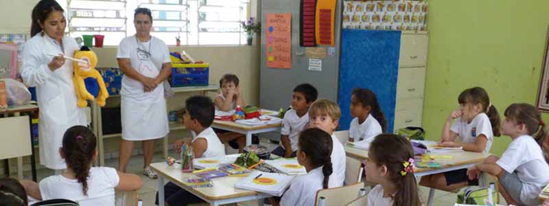 Na Semana da Saúde Bucal, dentistas levam orientações a estudantes de creches e escolas de Paraguaçu