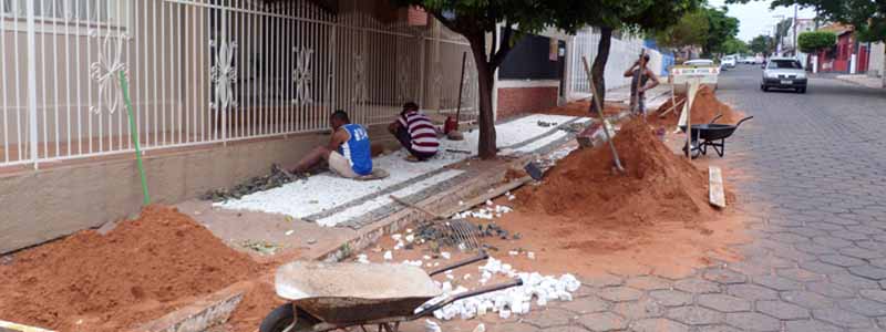 Empresa prossegue com melhorias para o centro comercial de Paraguaçu