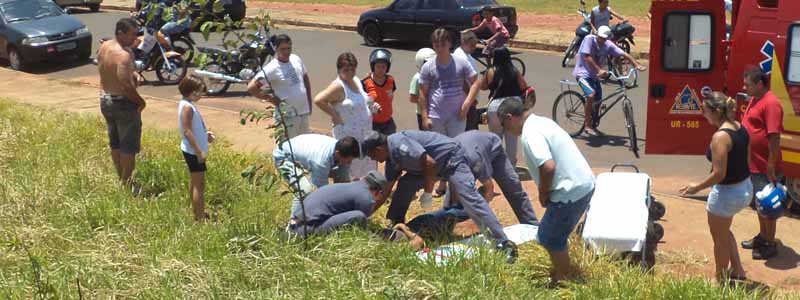 Motociclista perde controle da direção e se envolve em acidente