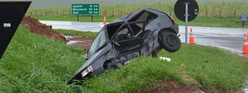 Acidente na rodovia mata uma pessoa e deixa oito feridos