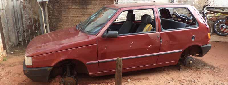 Carro furtado em Assis é encontrado todo danificado em zona rural de Paraguaçu Paulista
