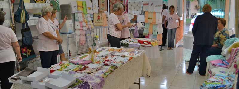 Associação de Combate ao Câncer está realizando o Bazar do Amor