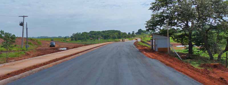 Pavimentação da estrada do pequeno lago entra em sua fase final