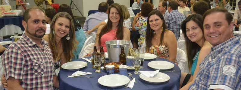 Dezenas de comerciantes participam do jantar de lançamento da Promoção Natal Mágico