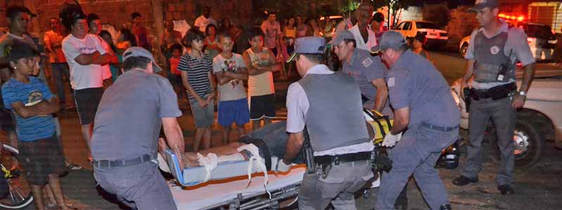 Carro e moto se envolvem em acidente; dois ficam feridos