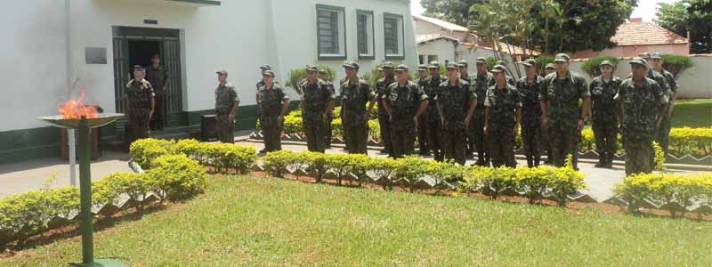 No Dia da Bandeira, Tiro de Guerra realiza cerimônia com a presença dos atiradores