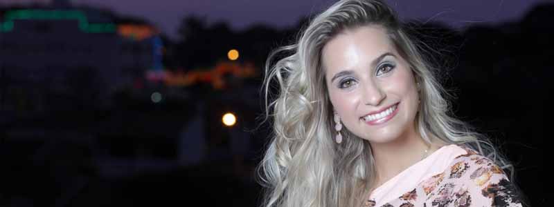 Ensaio destaca a beleza e o charme da arquiteta Mariana Prado