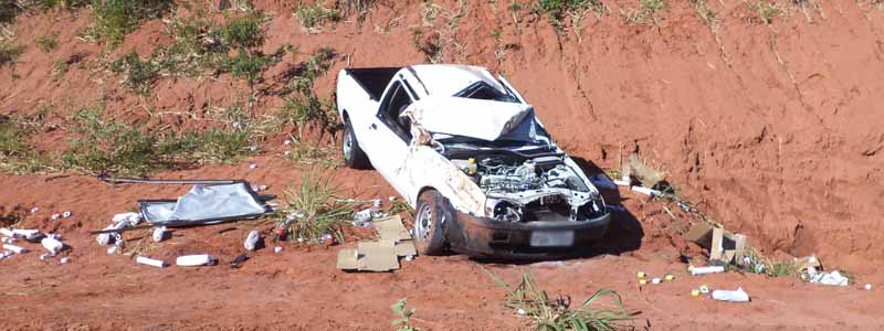 Paraguaçuense fica ferido após se envolver em capotamento na rodovia