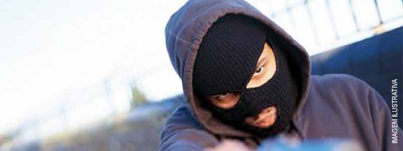 Após briga corporal com morador, assaltantes fogem e roubam táxi em Paraguaçu Paulista