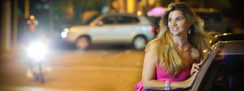 Simpática e cativante, Angélica Vieira revela sua beleza em ensaio; confira