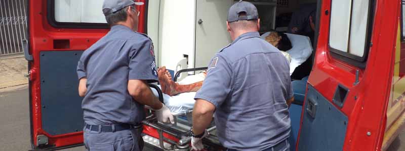 Idosa de 81 anos é atropelada por moto no centro da cidade
