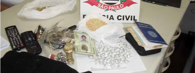 Crack e produtos são apreendidos em casa de suspeito de roubo a empresário paraguaçuense