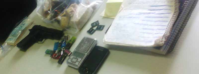 Dise apreende mais de um quilo de crack escondido em pneus de roda esportiva na Murilo Macedo
