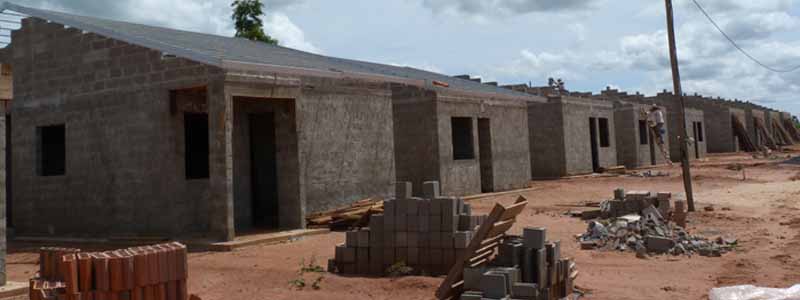 Mais de 130 casas populares já foram levantadas e a obra segue em ritmo acelerado