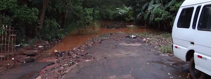 Chuva faz rios transbordarem e água invadir ruas e casas em Maracaí