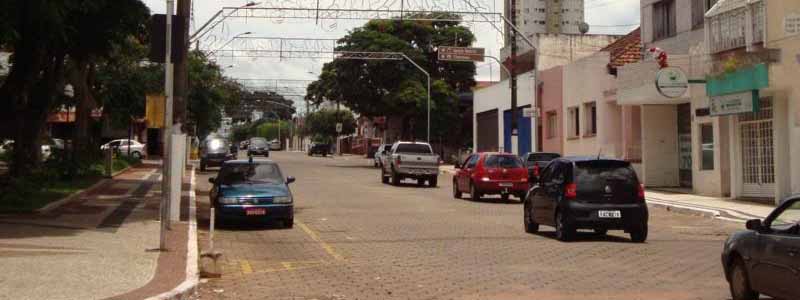 Comércio de Paraguaçu atende em horário especial neste sábado